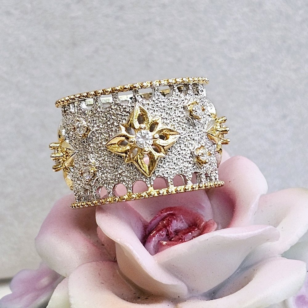 Sterling 925 Silver Ring with Crystals in Gold Plated Quatrefoil Accents